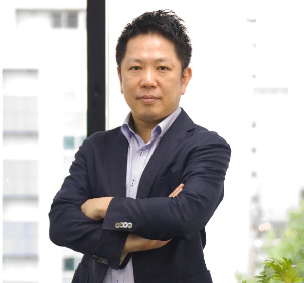 代表取締役社長 桑原 英人 写真